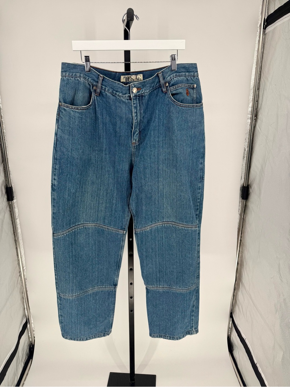 Men’s Classic Blue High-Rise Jeans with Knee Patches.